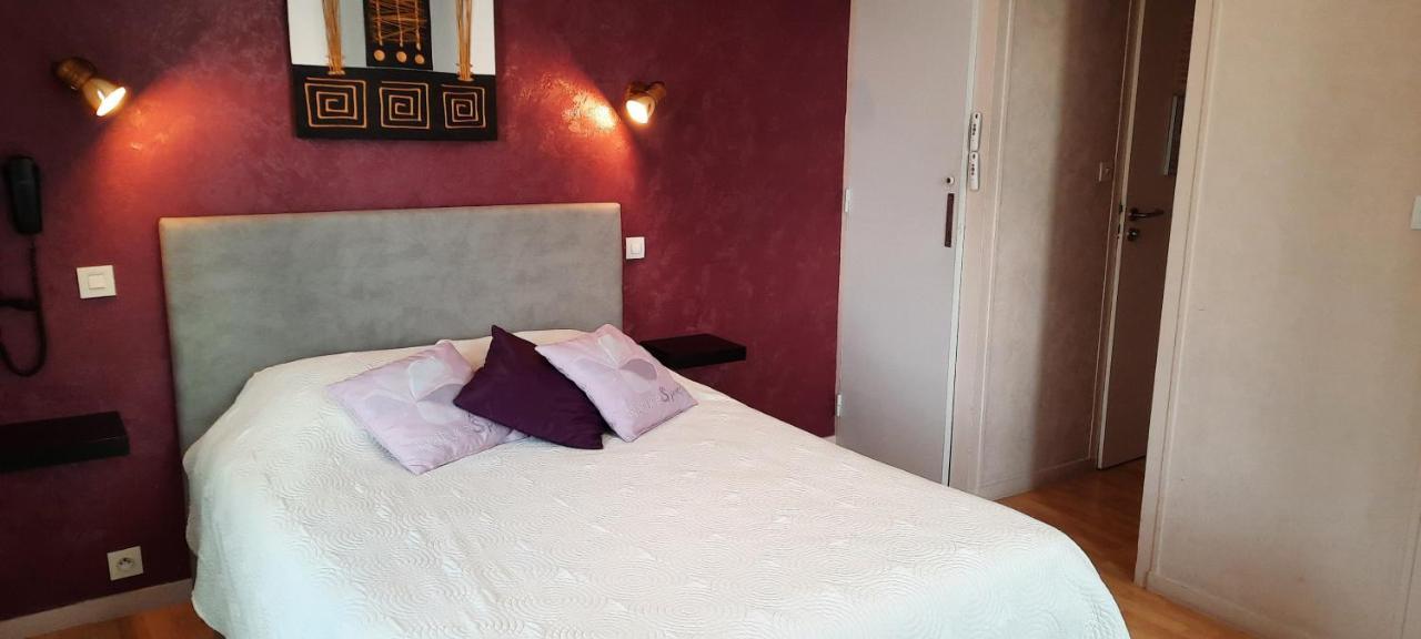 Le Gue De Genes Hotel Ambrieres Les Vallees Buitenkant foto