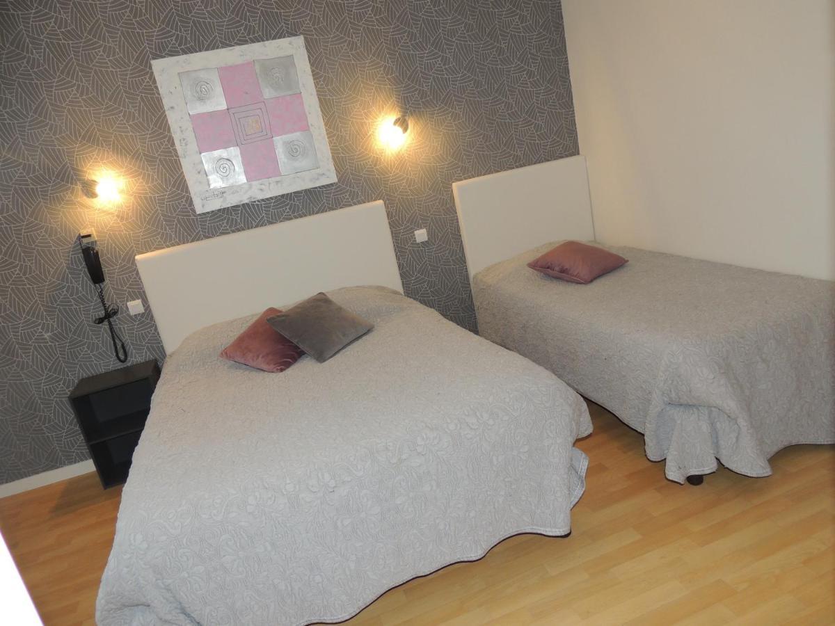 Le Gue De Genes Hotel Ambrieres Les Vallees Buitenkant foto