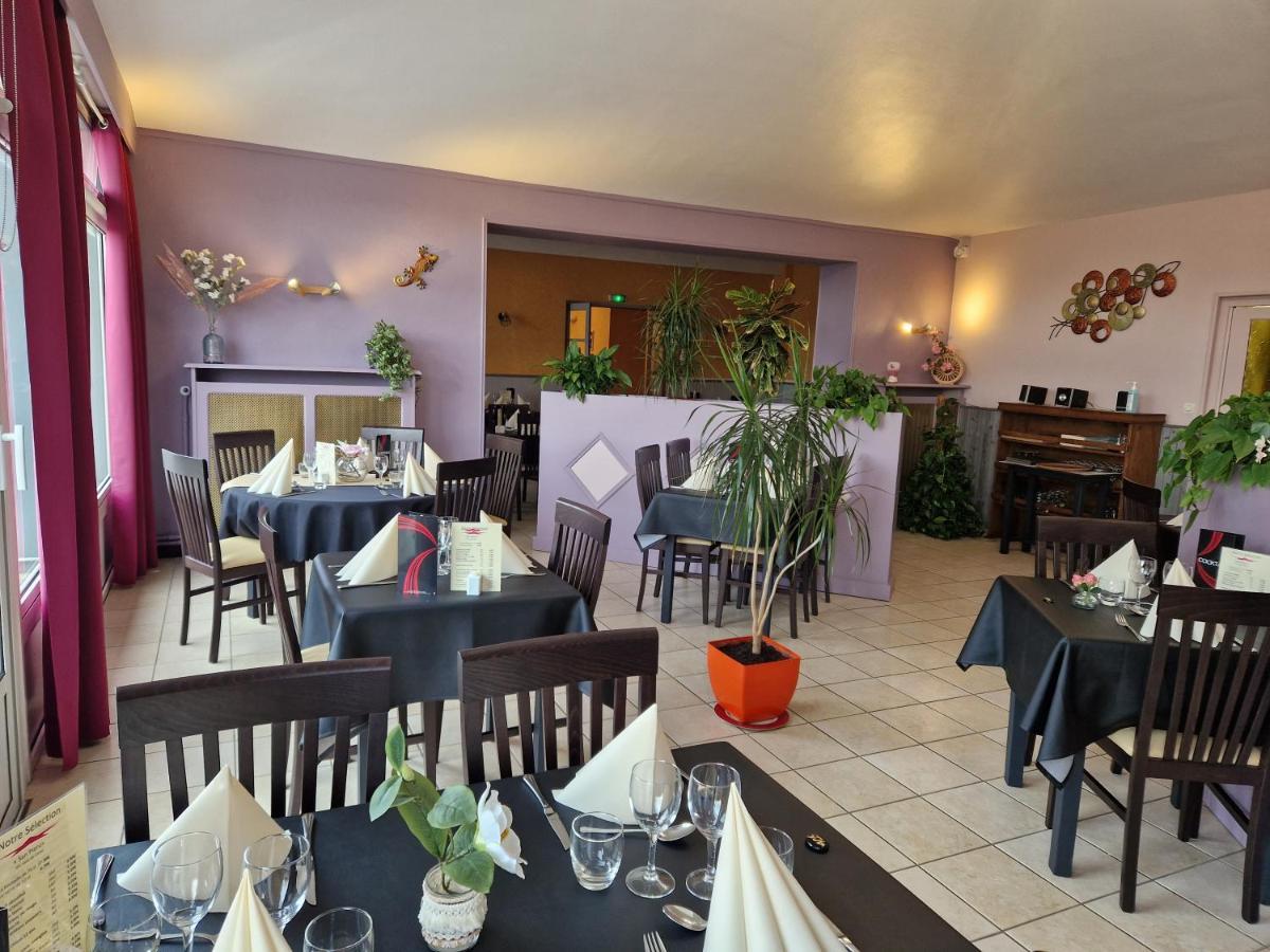 Le Gue De Genes Hotel Ambrieres Les Vallees Buitenkant foto